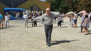 quand le hautbois sinvite à une danse folklorique sur échasses [upl. by Madelle]