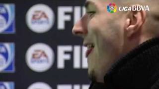 Xavi y Benzema se enfrentan en el FIFA 10 [upl. by Beuthel]