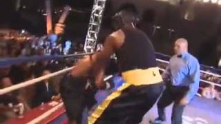 Shaquille ONeal vs Sugar Shane Mosley Boxing Match 2010 [upl. by Lankton]