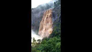 බඹරකන්ද දිය ඇල්ල මෙහෙම දැකලා තියනවද Bambarakanda Falls Never Seen Like This Before Must Watch [upl. by Ettenej]