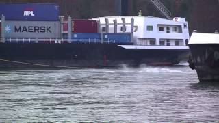 Gütermotorschiff auf dem Rhein festgefahren [upl. by Nairoc]