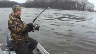 How to Snag Spoonbill Snagging Paddlefish [upl. by Jodi304]