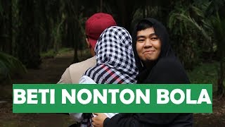 BETI NONTON BOLA [upl. by Dorena859]