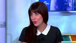 Nolwenn Leroy explique son quotSaintBrieuc bonsoirquot  C à vous  01122014 [upl. by Dnomder364]