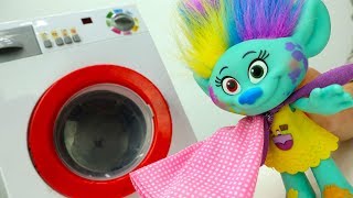 Guardería Infantil  Trolls juguetes y la Princesa Sofia [upl. by Adnolor]