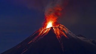 Impresionantes imágenes del volcán Tungurahua en Ecuador [upl. by Yar569]