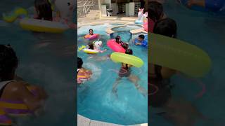 Piscina de ondas na mansão friends ​⁠irmaspina 😅 viral fyp shortsvideo [upl. by Emelia]