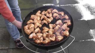 Chicken Wings im Weber Grill  deutsch [upl. by Eupheemia311]