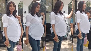 Pregnant Kajal Agarwal Massive Baby Bump Flaunt at Bandra Salon [upl. by Walkling]