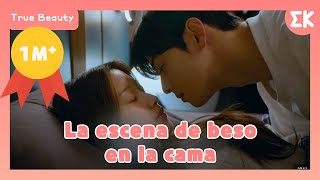 Highlights La escena de beso en la cama  EntretenimientoKoreano  True Beauty [upl. by Htiderem]