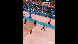 Hande Baladın Erken Seviniyor😂 Santarellinin Tepkisi Komedi🤣 fileninsultanları voleybol fypシ [upl. by Redmer643]