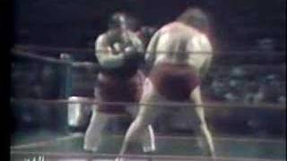 Andre The Giant vs Gorilla Monsoon 1977 [upl. by Lansing]