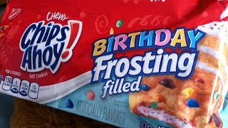 Chewy CHIPS AHOY  Birthday Frosting Filled  Produit Américain [upl. by Onaicilef514]