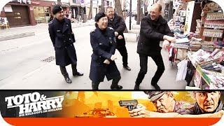 Do the GangnamStyle  Toto und Harry  Die KultCops im Ausland [upl. by Cathrine]