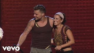 Ricky Martin  Tu Recuerdo Live Black amp White Tour ft La Mari De Chambao [upl. by Letsirk]