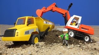 Bagger amp Lastwagen von Bruder Spielwaren amp Playmobil auf der Baustelle  Kindefilm deutsch [upl. by Meesak10]