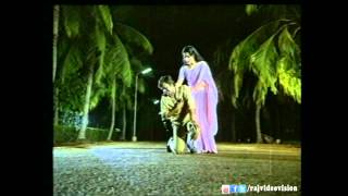 Rajinikanth Hits  Oorai Therunjukitten HD Song [upl. by Afira720]