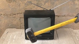 💥Destruyendo un televisor Destroying a television Détruire une télé [upl. by Llenrod]