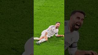 CARVAJAL SE LESIONA REACCIONES DE SUS COMPAÑEROS EN ESTADIO BERNABÉU football shorts realmadrid [upl. by Aliab280]