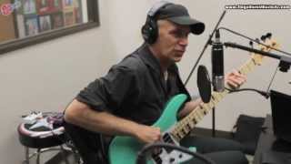 Billy Sheehan Demonstrates Bass Solo in quotTime Machinequot By The Winery Dogs and Discusses Hammer Ons [upl. by Dallon]