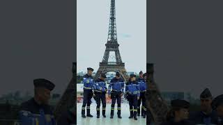 Une escorte dans Paris avec nos motards de la gendarmerie  👀📸 [upl. by Halima]