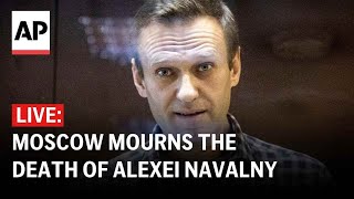 LIVE People in Moscow pay tribute to Alexei Navalny [upl. by Halda]