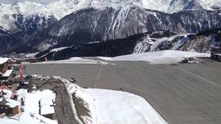 Altiport de Courchevel  décollage dun avion dans un super [upl. by Amarette]