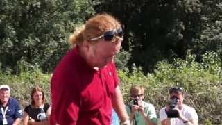 Miguel Ángel Jiménez spielt Golf im Englischen Garten München [upl. by Gnal]