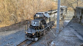 Norfolk Southern H66 SD40s 3364 amp 6400 tackle the Upper Lehigh [upl. by Phaedra]