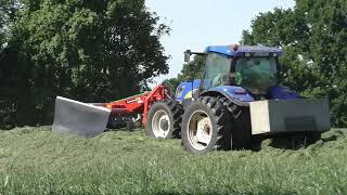 Verdichten von Grassilage 2 Schnitt mit Schweren Radlader und Traktoren beim Entladen von Silage non [upl. by Eenet]