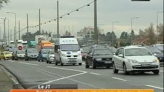 Bouchons sur le périphérique Laurent Bonnevay [upl. by Anirahtak]