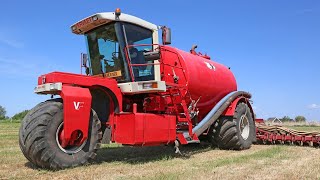 Modern Classic 1998 Vervaet Hydro Trike selfpropelled slurry injectorspreader working in Belgium [upl. by Oilcareh]