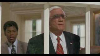 Leslie Nielsen Scary Movie 3  Un alieno a pranzo [upl. by Bianka813]