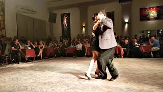 Milonga genialmente bailada con orquesta de tango en vivo Jesús Velazquez Natacha Poberaj [upl. by Ycats]