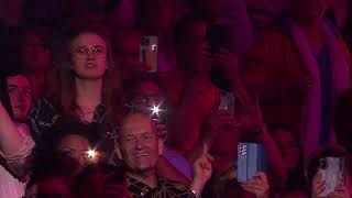 Tino Martin – Tom Jones Medley Viva Las Vegas Live in de Ziggo Dome 2022 [upl. by Nirro]