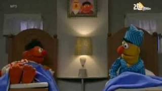 Bert amp Ernie  Ernie zingt over zijn tenen [upl. by Sanfourd]