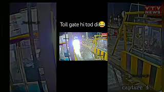 toll gate hi tod diya  frustrated truck driver viral [upl. by Etnahs]