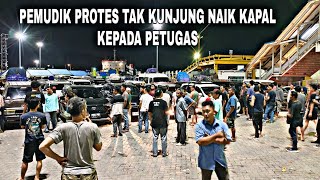 AKSI PROTES PEMUDIK TAK KUNJUNG NAIK KAPAL KEPADA PETUGAS DI PELABUHAN MERAK [upl. by Atirehc]