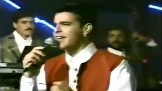 LUIS ENRIQUE quotDesesperadoquot versión original en Vivo Programa Salsa AMOR Y ALEGRÍA 1988 [upl. by Eniledam]