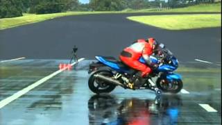 Prueba frenado con y sin ABS  Wet skid test on motorcycles with amp without ABS [upl. by Jem]