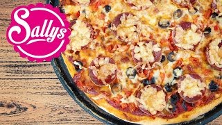 Pizza Rezept  Grundrezept Pizzateig amp schnelle Soße  Sallys Welt [upl. by Kcirdef]