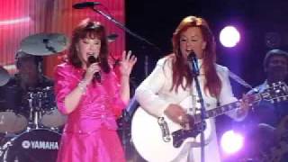 the judds girls night out cma music fest 09 [upl. by Messab]