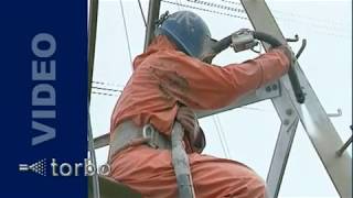 Strommasten Feuchtsandstrahlen  Wet sandblasting of Electricitymasts [upl. by Ybur200]