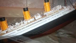 Titanic model sinking [upl. by Gagnon183]