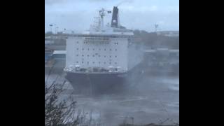 DFDS princess seaways ferry breaks moorings in high winds river tyne South Shields North Shields [upl. by Wildermuth941]