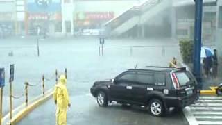 Great flood in manila Bagyong ondoy Trap at SM centerpoint [upl. by Nospmas]