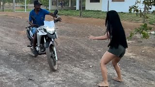 TOE ARRANHOU A MOTO DA FAZENDA TODA BEBO [upl. by Idaline]