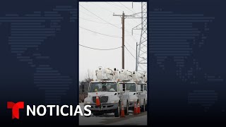 Nevadas dejan sin electricidad a un millón de usuarios Shorts  Noticias Telemundo [upl. by Aietal]