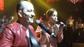 Mohamed Allaoua ft Kenza Farah  Tidyanin au Zénith de Paris [upl. by Yanehs]