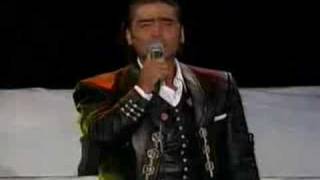 Alejandro Fernandez Es la mujer [upl. by Ayoras]